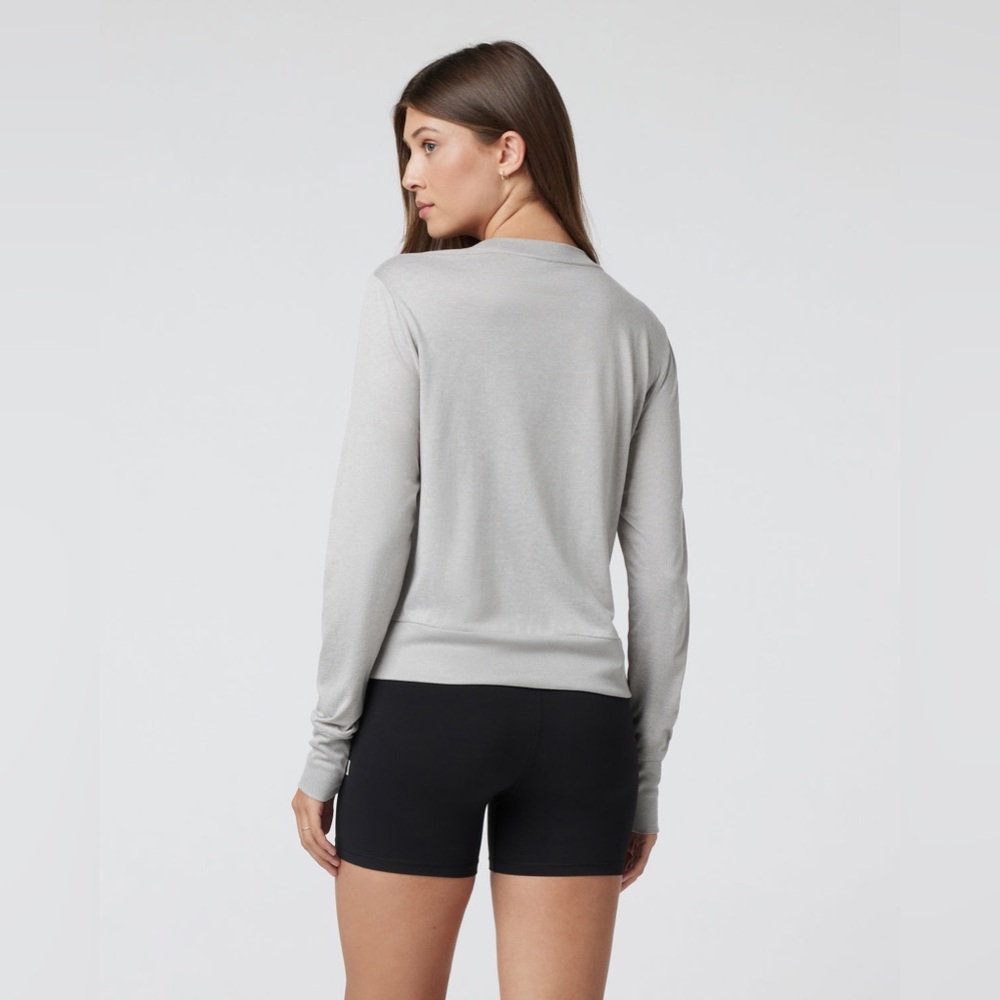 Vuori Daydream Crew in Light Heather Gray, Size Medium - Picture 6 of 6